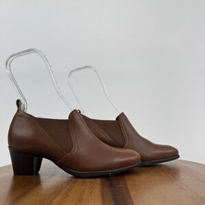 New Womens Munro Jessie Brown Leather Chelsea Heel Ankle Booties Size 6.5 M NWOB